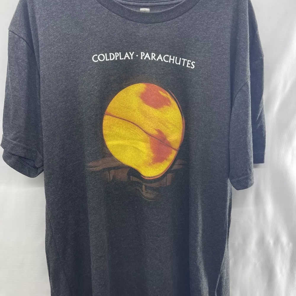 2016 COLDPLAY "A Head Full of Dreams" Concert Tour T-Shirt Small CHRIS MARTIN